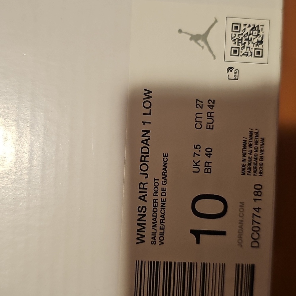 Nike Women's Shoes in Orange and White - Picture 4 of 4
